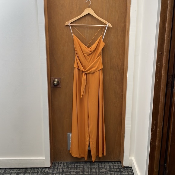 🍊NWT Women’s MINKPINK Orange Belted Cross-back Jumpsuit 🍊 - Picture 7 of 9